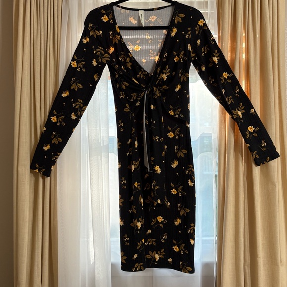PinkBlush Fall Floral Black Yellow Maternity Small Form Fitting Midi Dress - Picture 1 of 5